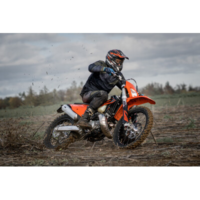 Tacómetro, indicador de marcha y...