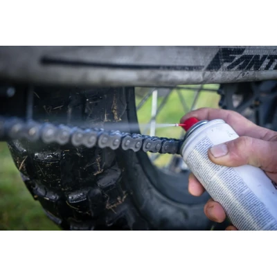 Oliatore per catena vs. spray per...