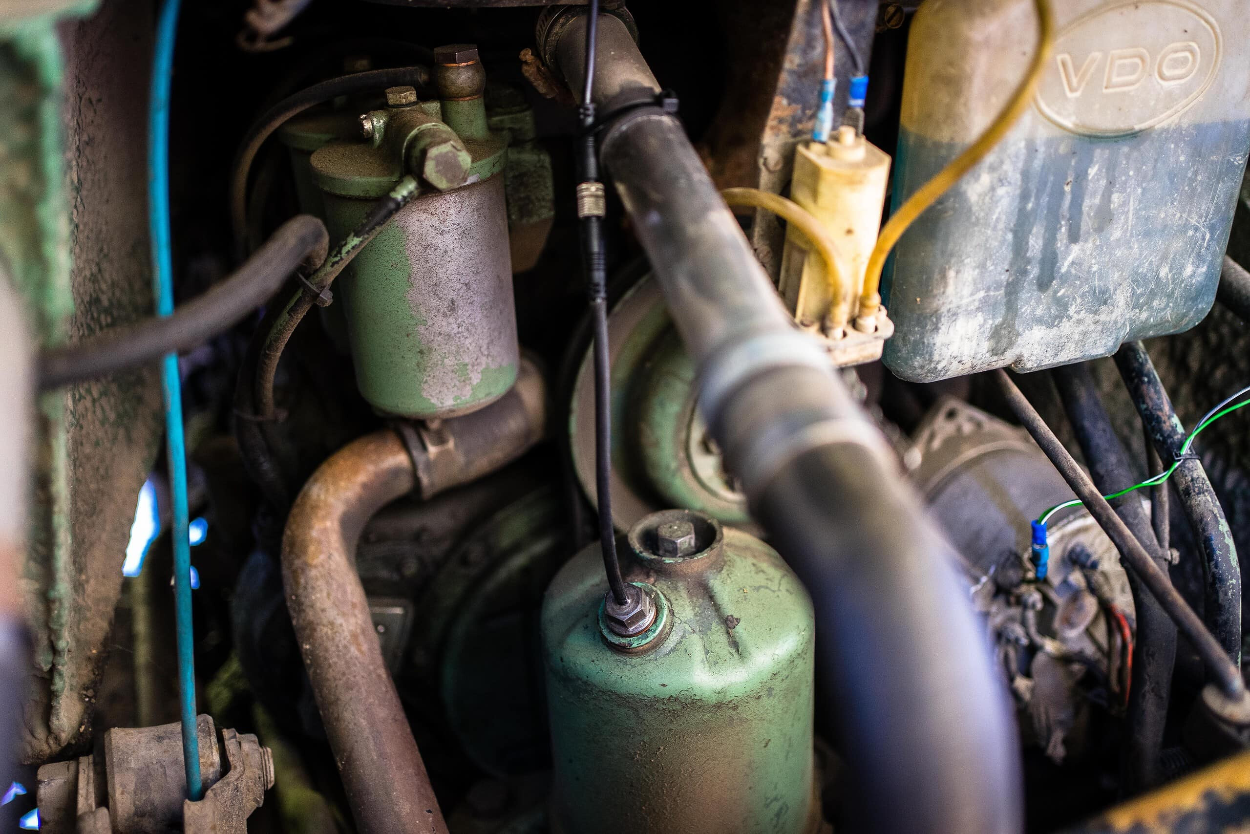 Misurazione della temperatura sostituendo la vite di sfiato del filtro olio con un sensore di temperatura motore.