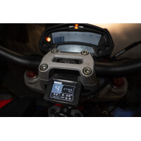 Vista del cockpit de la DUCATI Monster 1100 Evo con pantalla
